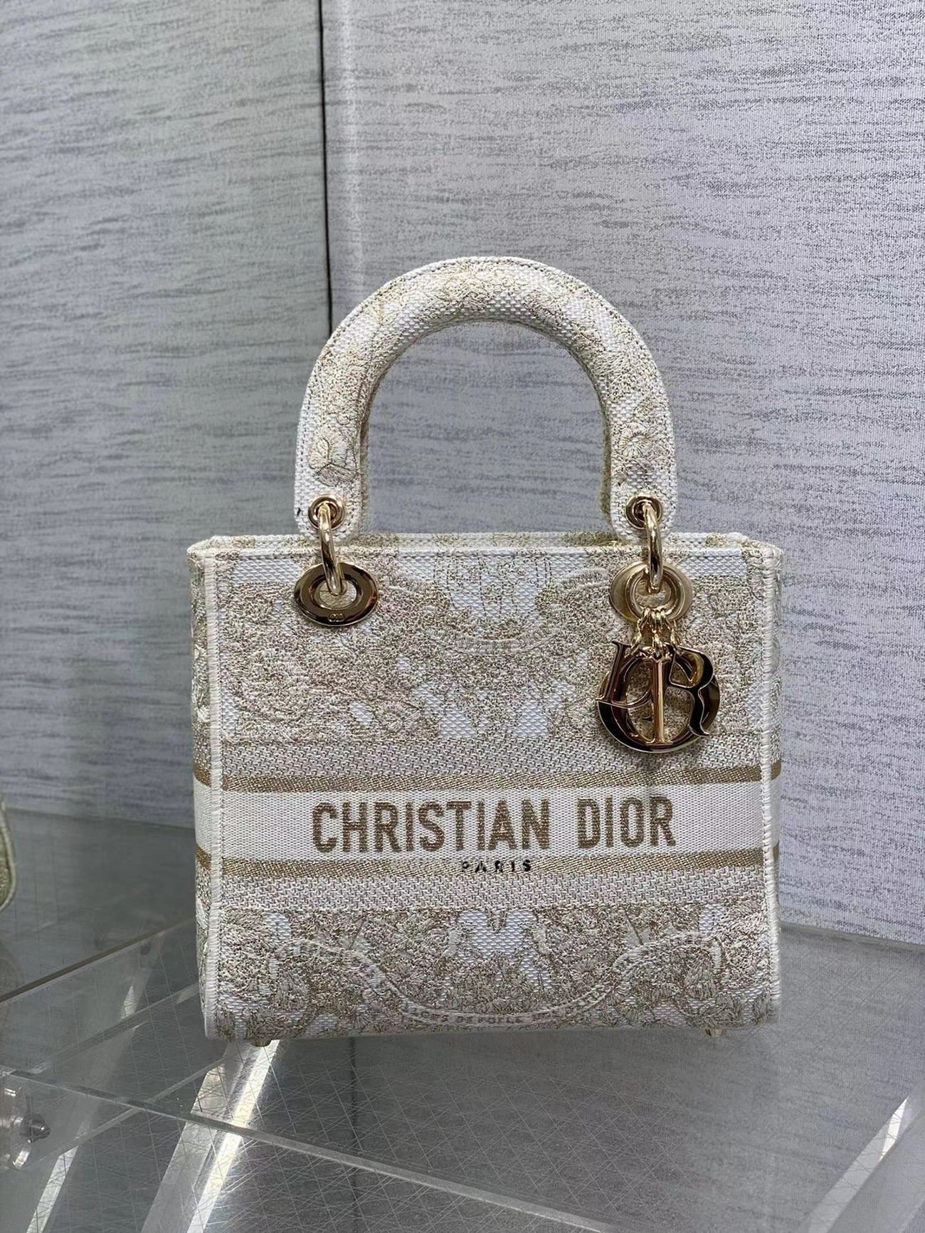 Dior Medium Size Lady D Lite Butterfly Around The World Embroidery Handbag (2) - www.newkick.vip